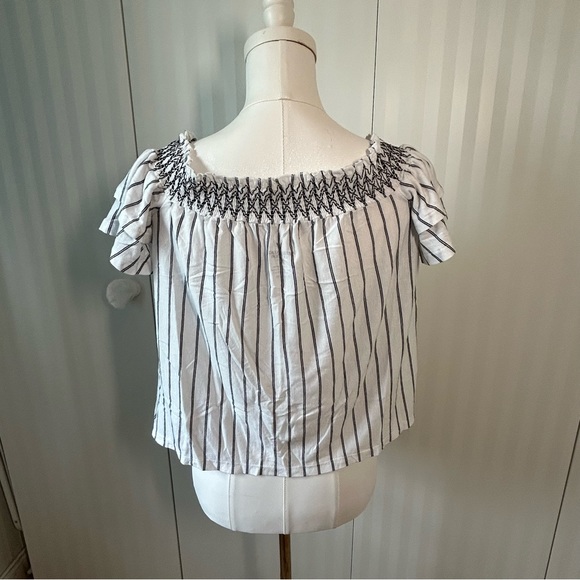American Eagle white with black vertical stripes blouse Size M - Picture 10 of 10